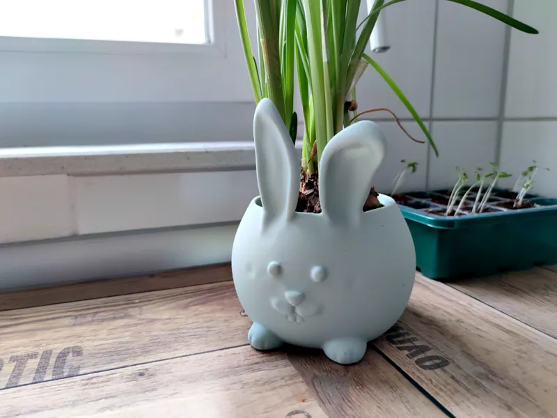 bunny planter - with tail <3