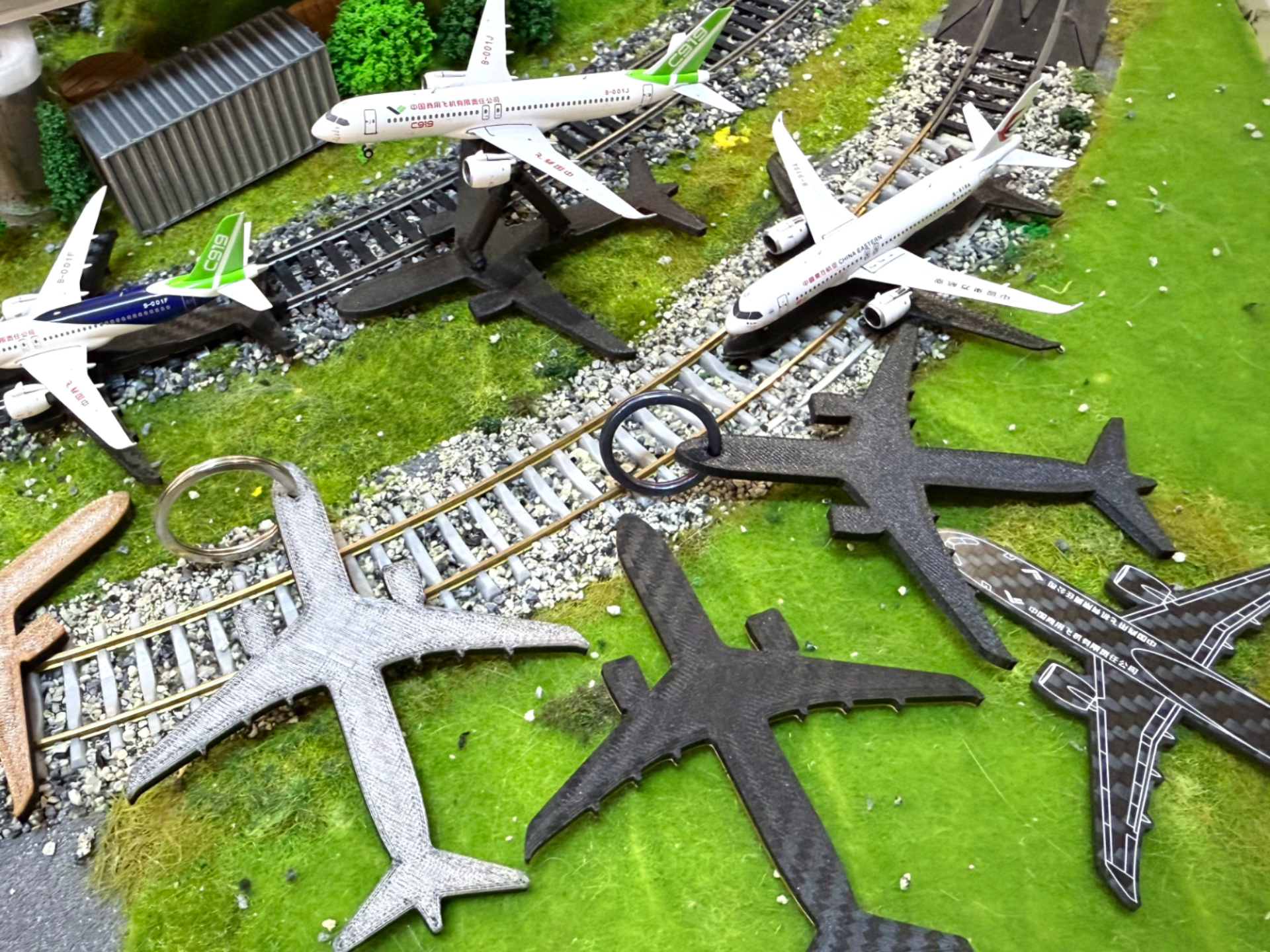 Miniatura 1 do modelo 3D 飞机钥匙扣 1/400比例切片 飞机投影风格