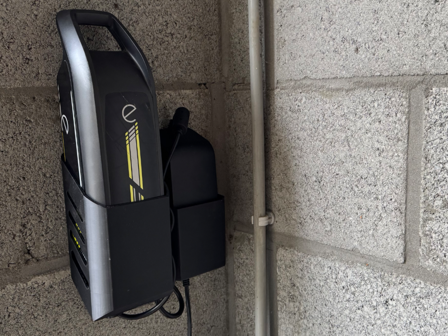 Wall-Mount Battery Holder Bosch PowerPack battery