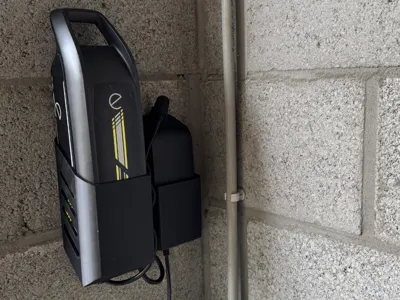 Wall-Mount Battery Holder Bosch PowerPack battery
