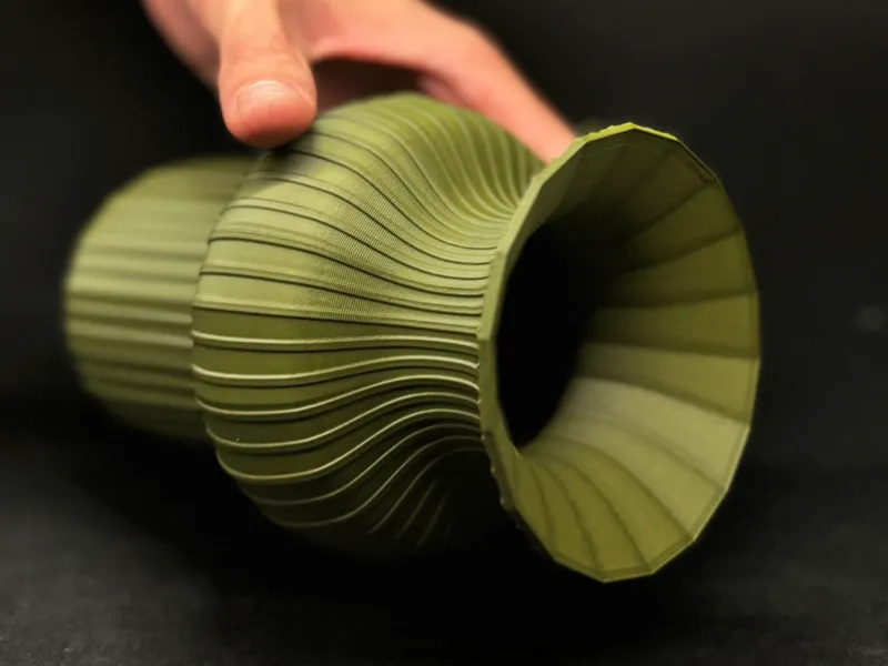 Green Harmony Vase – Organic 3D Design