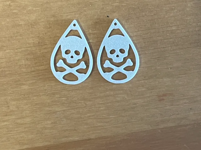 skull earrings