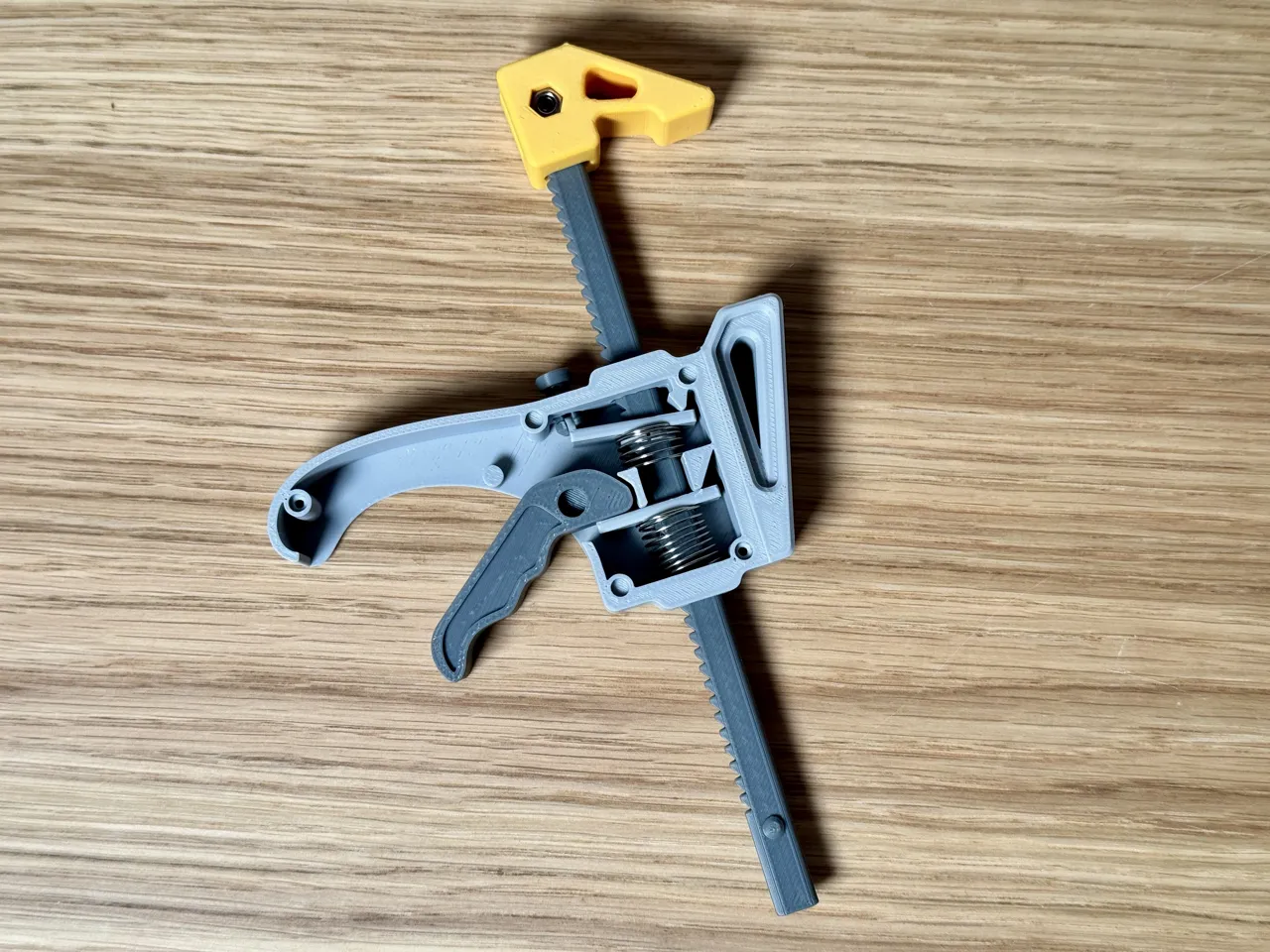 Fidget Quick-Grip Trigger Clamp good for gluing view 3