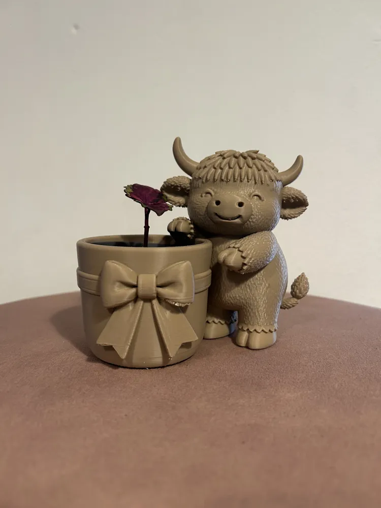 Highland Cow Planter With Bow - Free 3D Print Model - MakerWorld