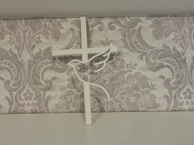 Kreuz mit Friedenstaube