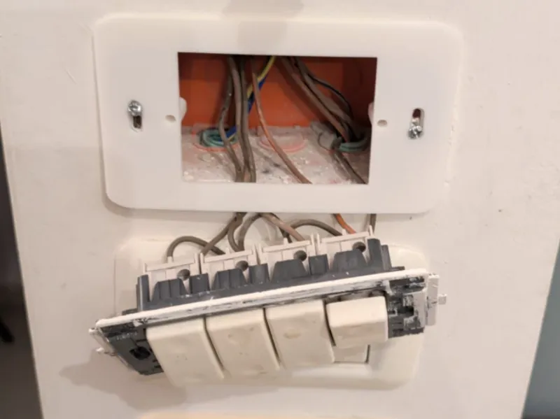Gewiss 4-Gang to 3-Gang Smart Switch Adapter TUYA