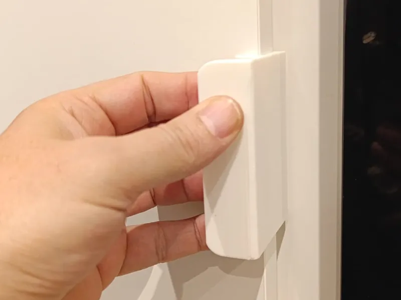 Fridge cupboard/closet handle