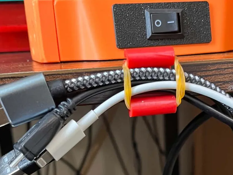 Minimalist Elastic Cable Management Clip