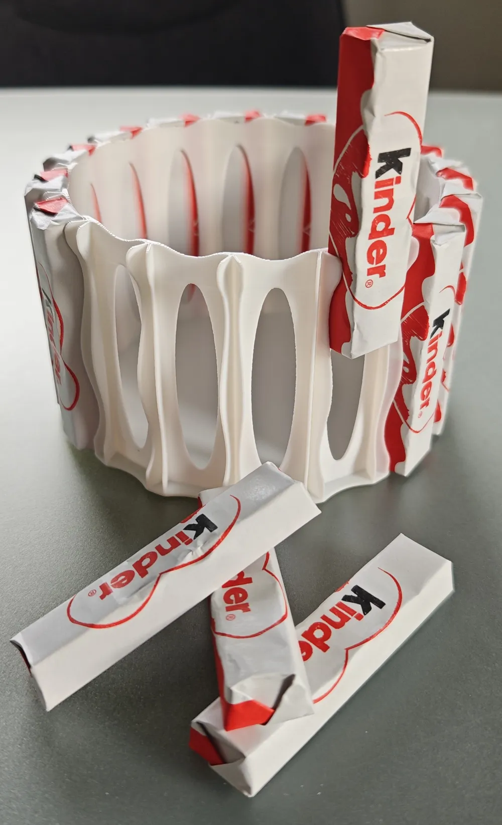 Kinder Chocolate Gift Box Round - Free 3D Print Model - MakerWorld