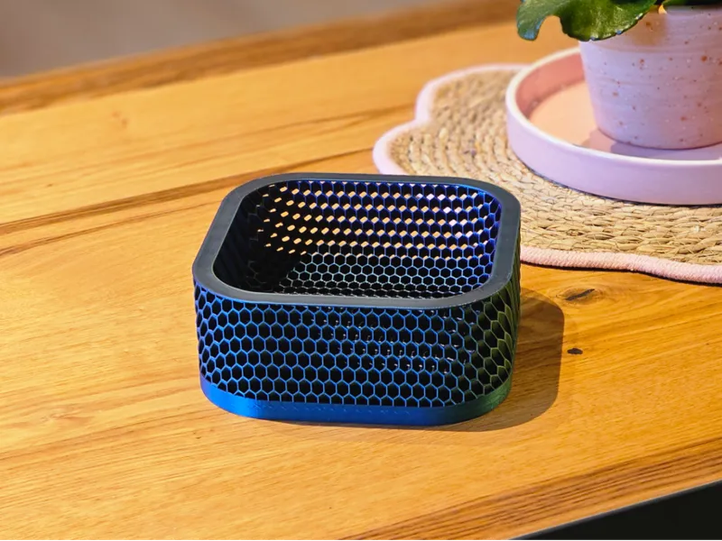 Hexagonal Mesh Bowl with Color-Shifting Gradient