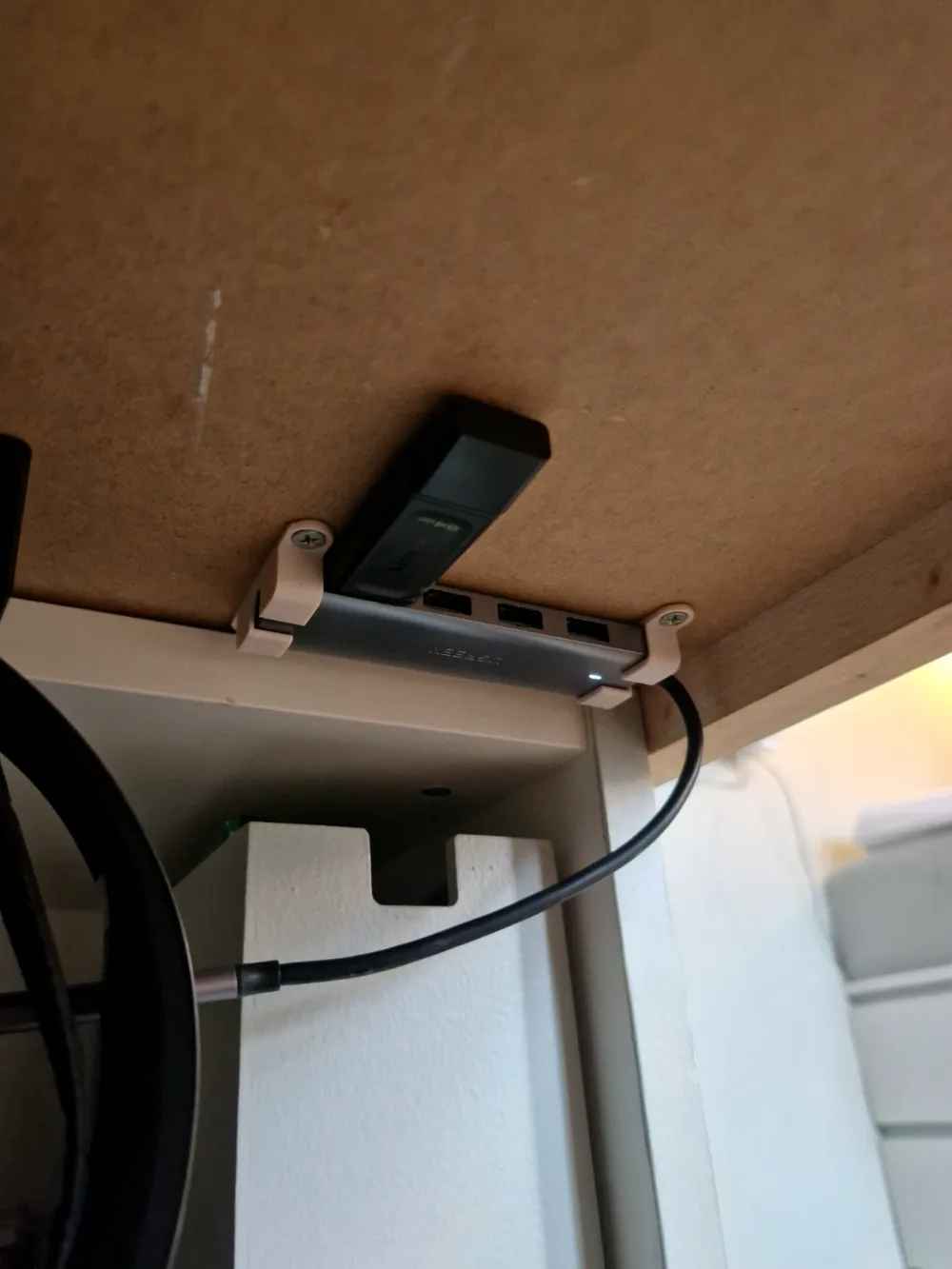 Ugreen 4 port usb hub under desk mount by Elis - MakerWorld