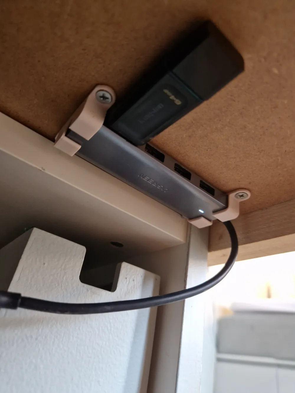 Ugreen 4 port usb hub under desk mount by Elis - MakerWorld