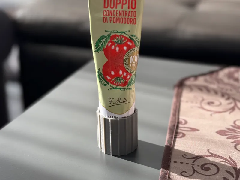 Tomato paste cap/holder for Mutti