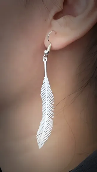 羽毛耳饰