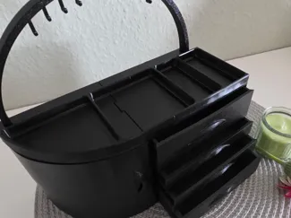 Schmuckkasten mit viel Stauraum 