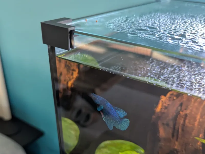 Customizable aquarium lid holder clip