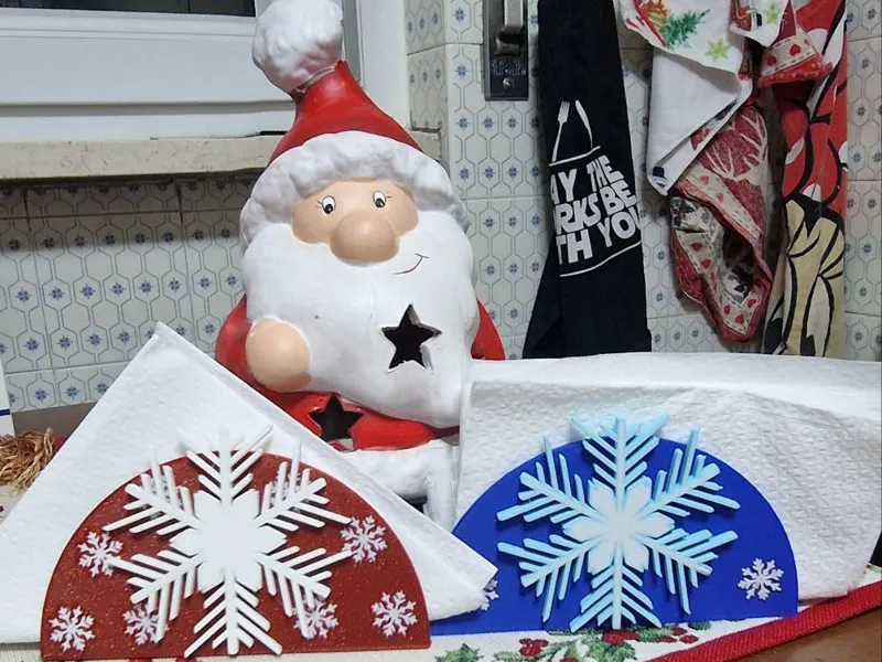 Snowflake napkin box