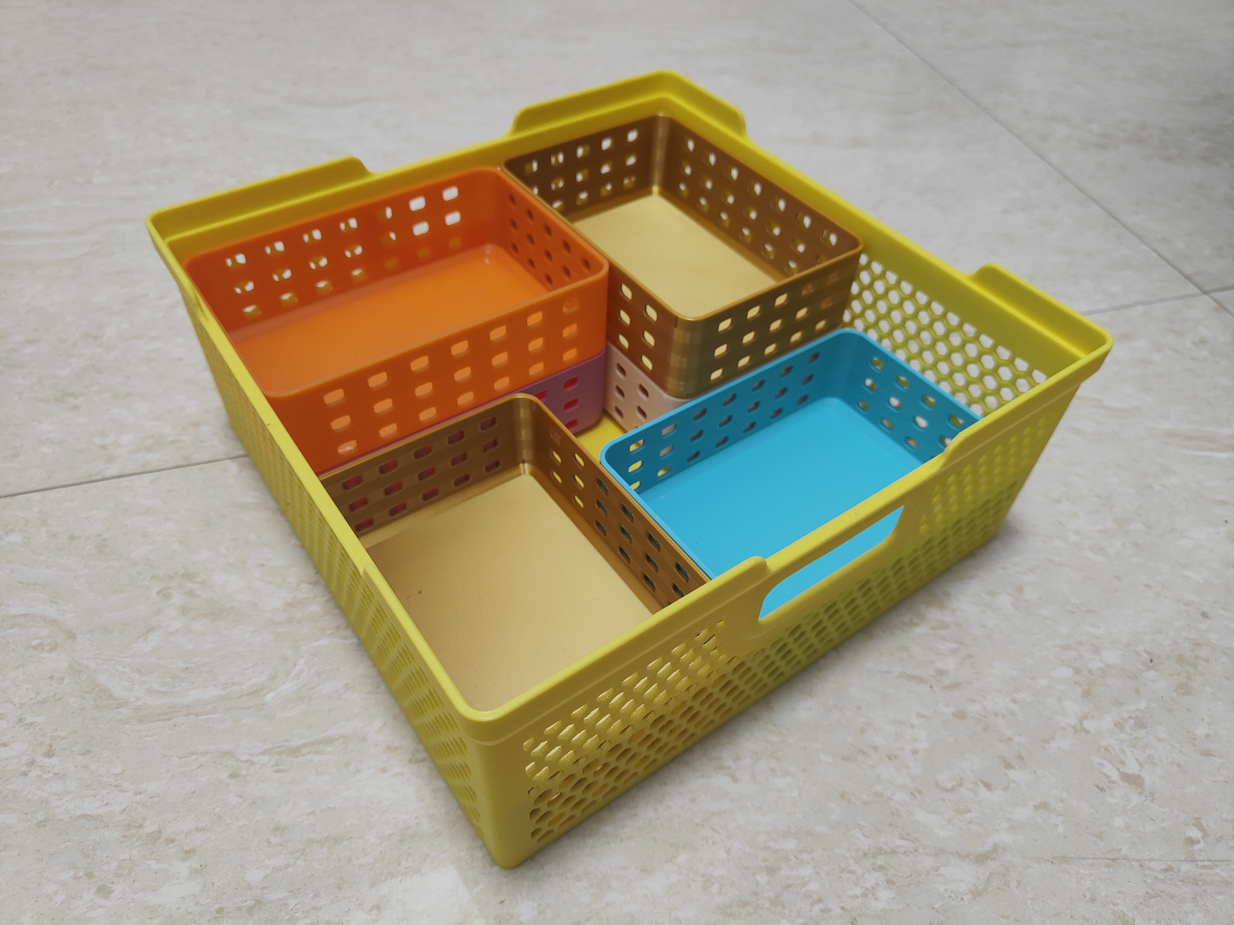 Miniatura 1 do modelo 3D 模块化可堆叠收纳筐