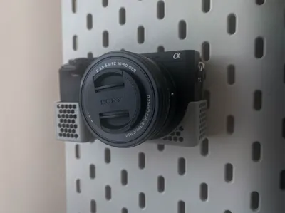 Camera holder Ikea Skadis (Sony A6400)