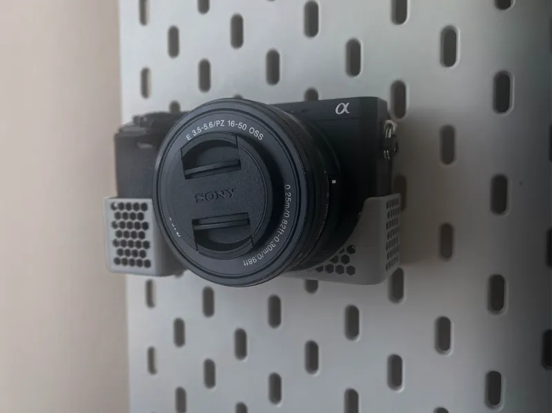 Camera holder Ikea Skadis (Sony A6400)