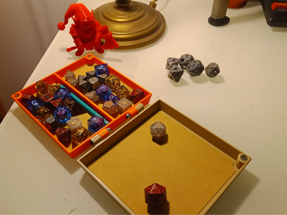 Magnetic All-in-One Dice Box & Rolling Tray