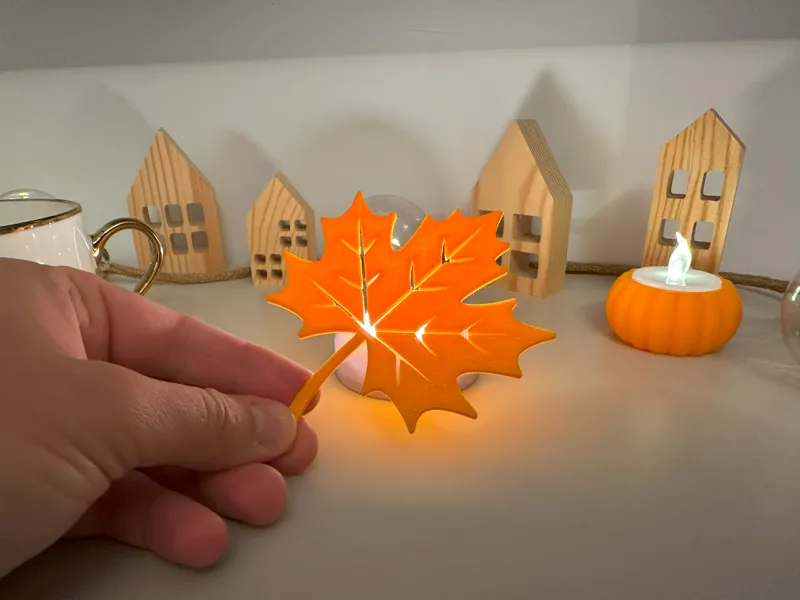Cup coaster maple leaf