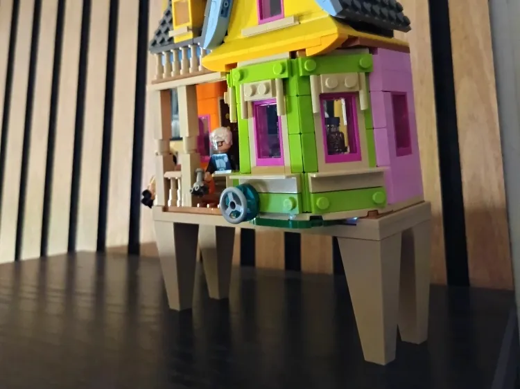 Support réhausse pour Maison La-haut en brique 