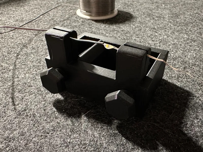 Cable holder, soldering aid