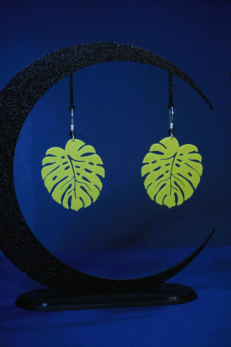Monstera earrings view 3