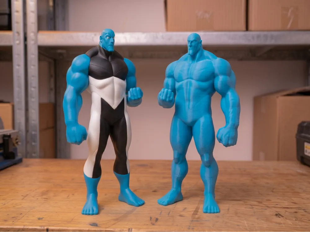 Figura decorativa: Mauler Twins Invincible Multicolor. Referencia del modelo original.
