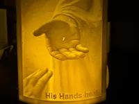 Lithophanie religieuse Les Mains qui guérissent — photo 1