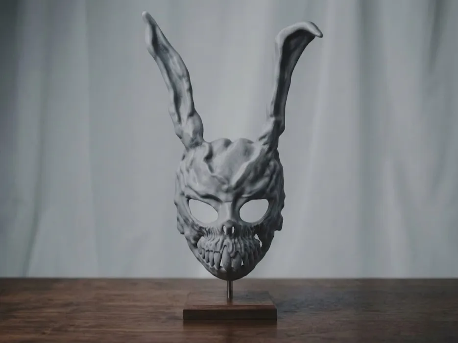 Pieza para disfraz o exhibición: Donnie Darko Bunny Mask Halloween. Referencia del modelo original.