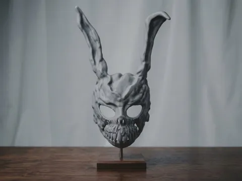 Pieza para disfraz o exhibición: Donnie Darko Bunny Mask Halloween — referencia de MakerWorld