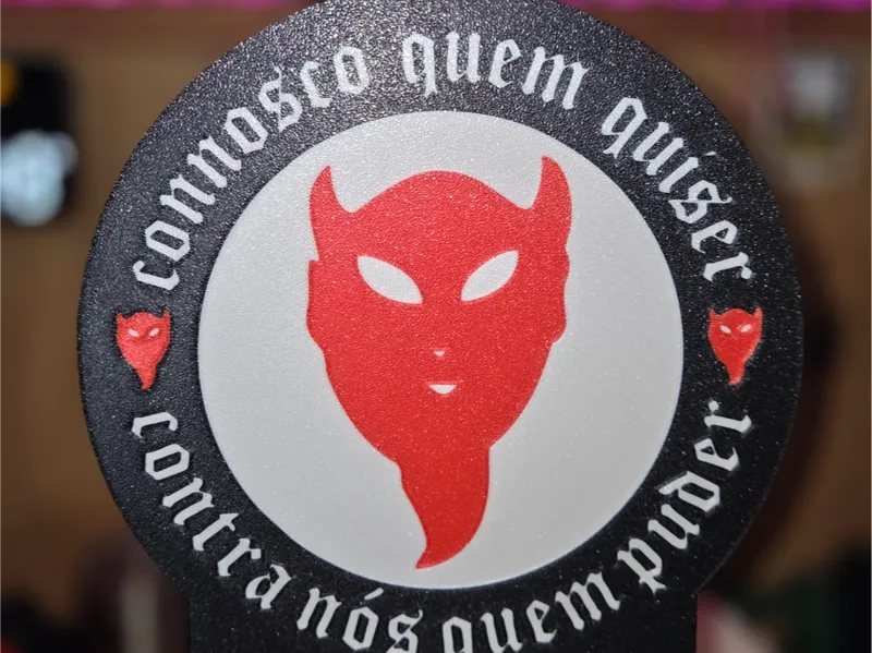 DIABOS VERMELHOS _ MEALHEIRO