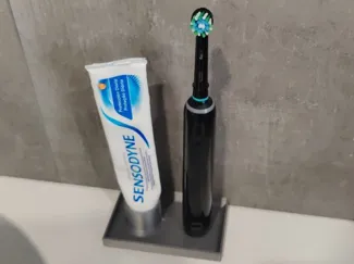 Oral-B toothbrush and toothpaste holder