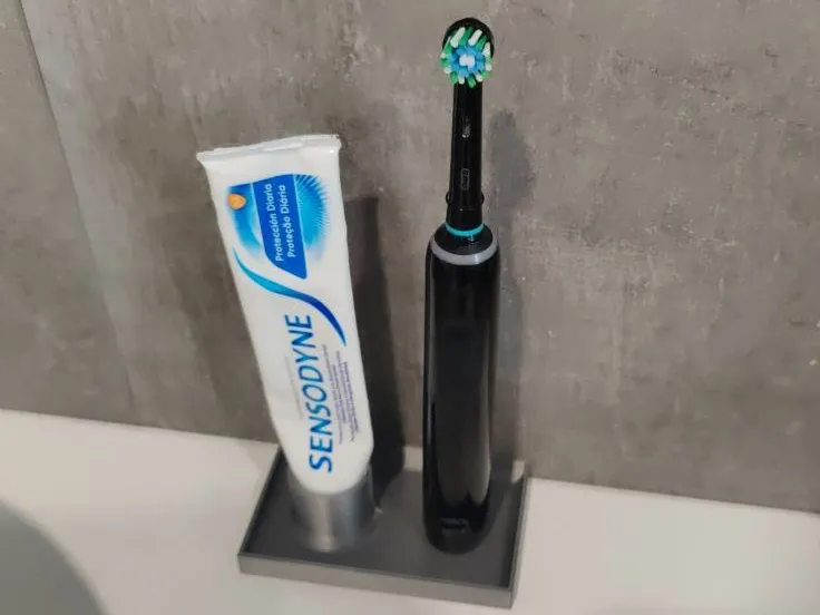 Oral-B toothbrush and toothpaste holder