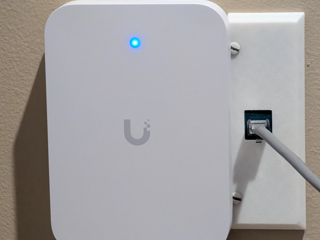 wall plate for Unifi U7 in wall