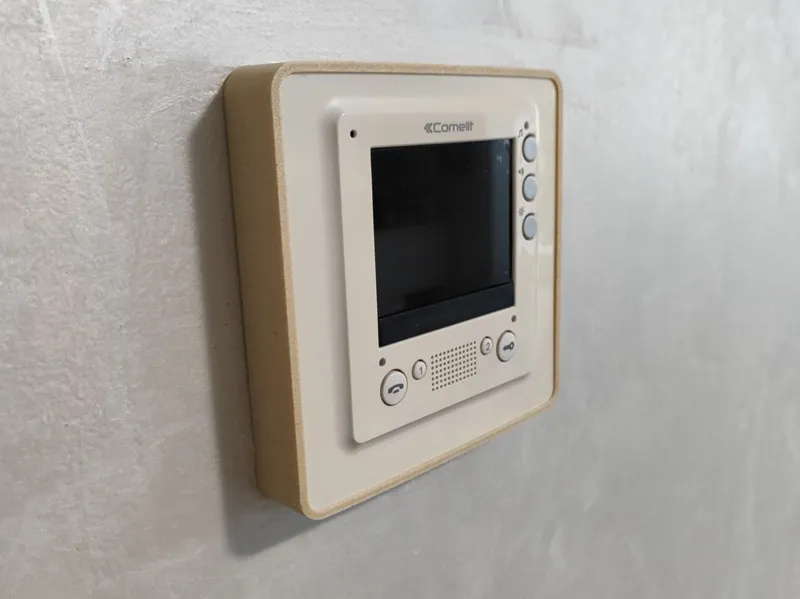 Cornice per citofono Comelit 6302P