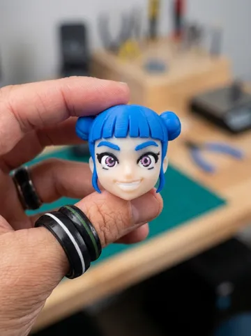Llavero: ZOEY – HUNTR/X, Demon Hunter Keychain — vista de referencia 3