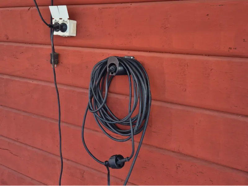 Cable holder (for engine heater cable)