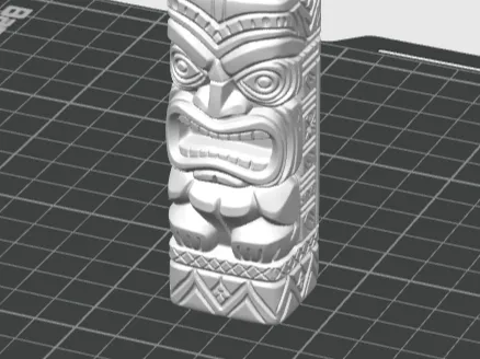 Totem tiki décoratif