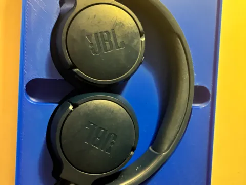 Accesorio para auriculares: Gridfinity JBL TUNE670 — referencia de MakerWorld