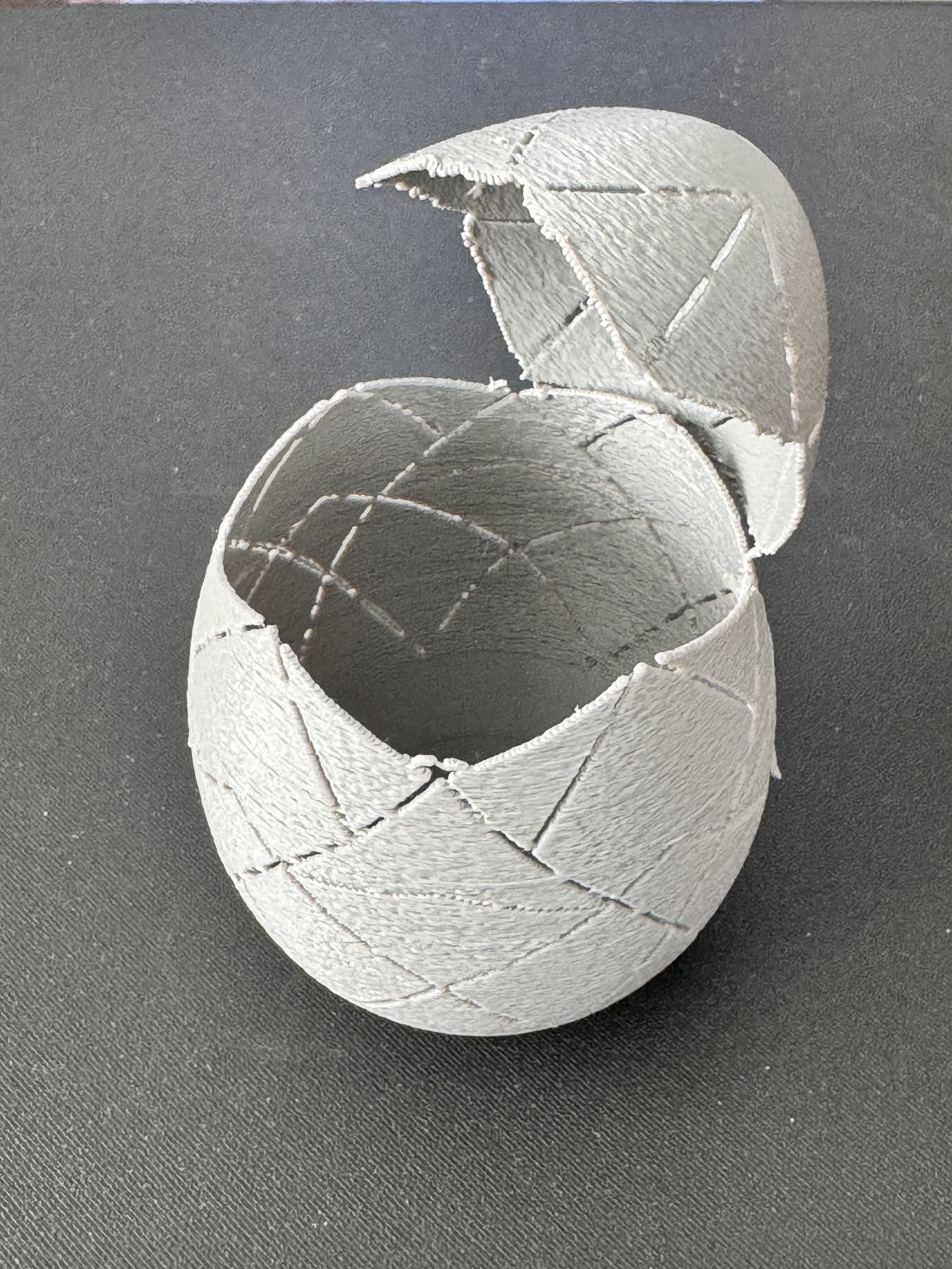 Miniatura 3 do modelo 3D easter bunny surprise egg