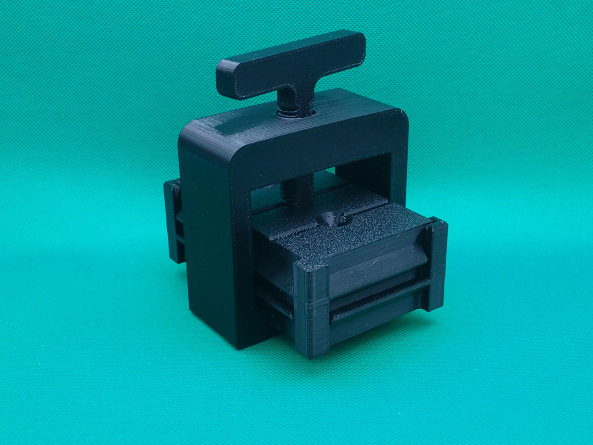 Title: Bread Bait Press – DIY Fishing Bait Maker