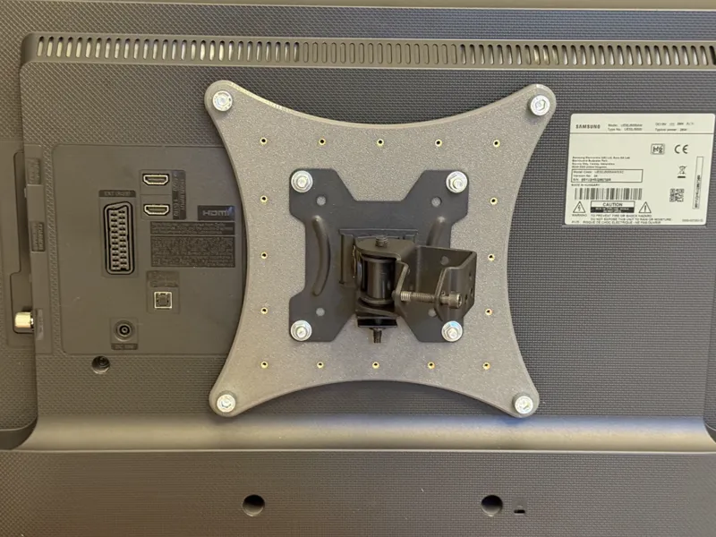 VESA 100 to VESA 200 Adapter