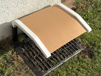 L-shaped holder, but 5 cm (1.97 inch) higher.
