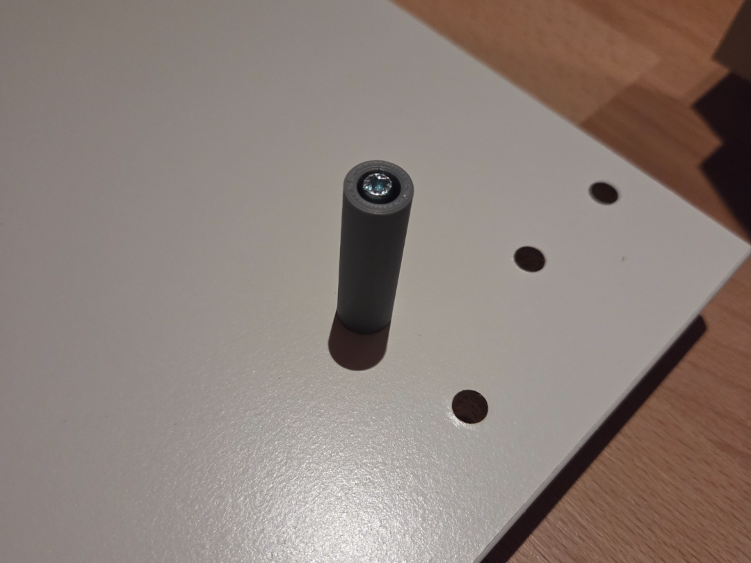 Einfache Zentrierhilfe für Ikea Schraube