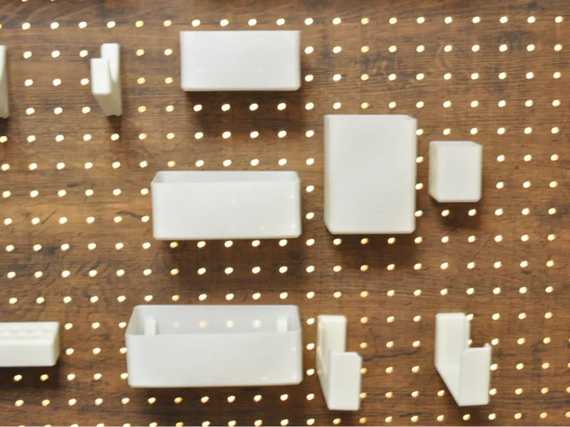Pegboard storage box (vase mode)