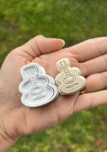 Modelo para impresión 3D: Guitar Brigadeiro Ejector – Molde Ejetor de Violão — vista de referencia 5