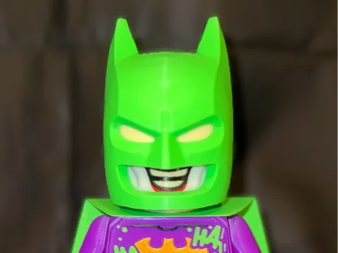 Figura decorativa: Jokerized Batman MegaFigure (5:1 Scale) — referencia de MakerWorld